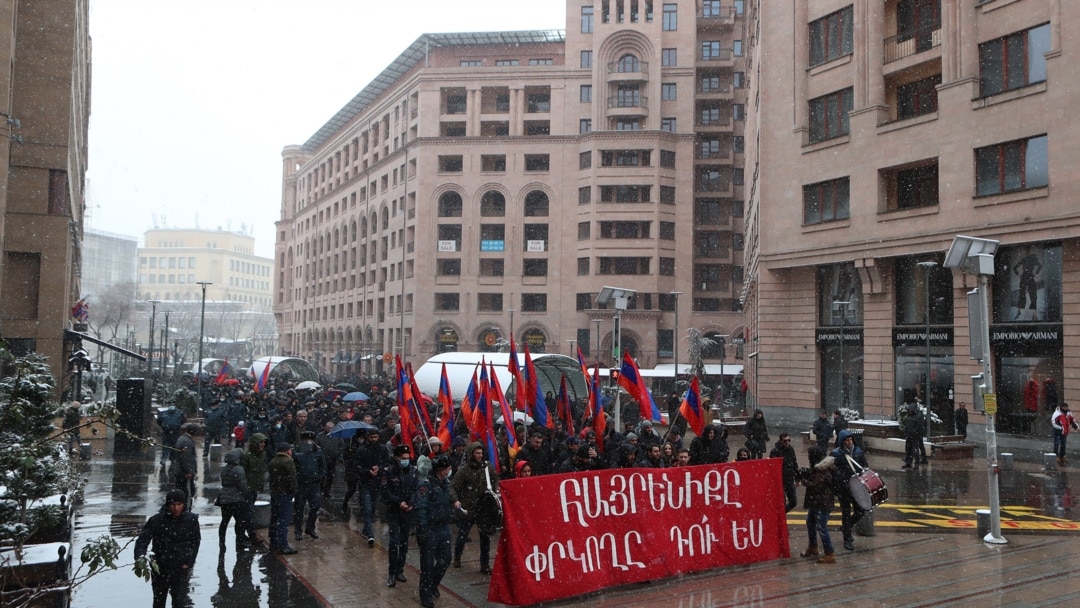 Ermenistan'da Paşinyan karşıtı gösteriler sürüyor